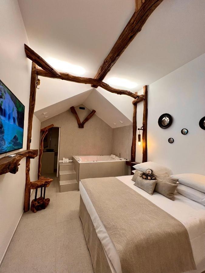 Tamarin & Capucin Suite Balneo 欧巴涅 外观 照片