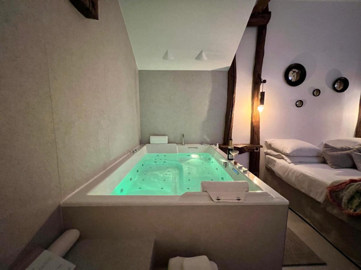 Tamarin & Capucin Suite Balneo 欧巴涅 外观 照片